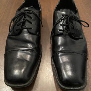 Black dress shoes
